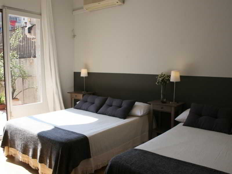 El Ninot Hostel *
